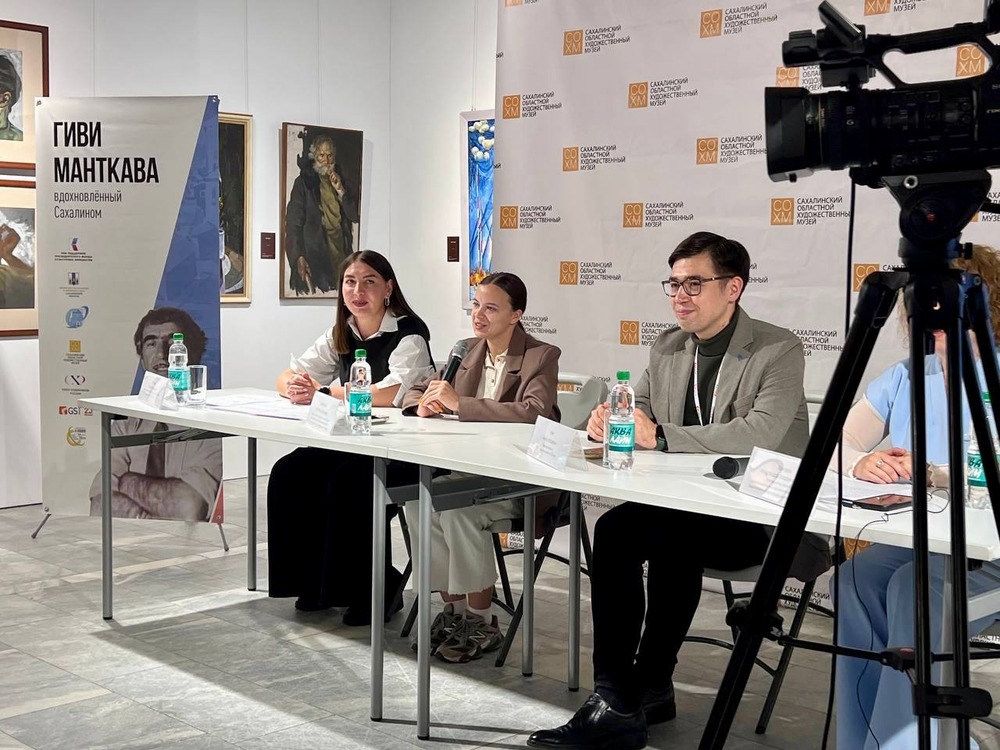 VR-игра и иммерсивные экскурсии: в Сахалинском художественном музее представили проект о художнике Гиви Манткаве